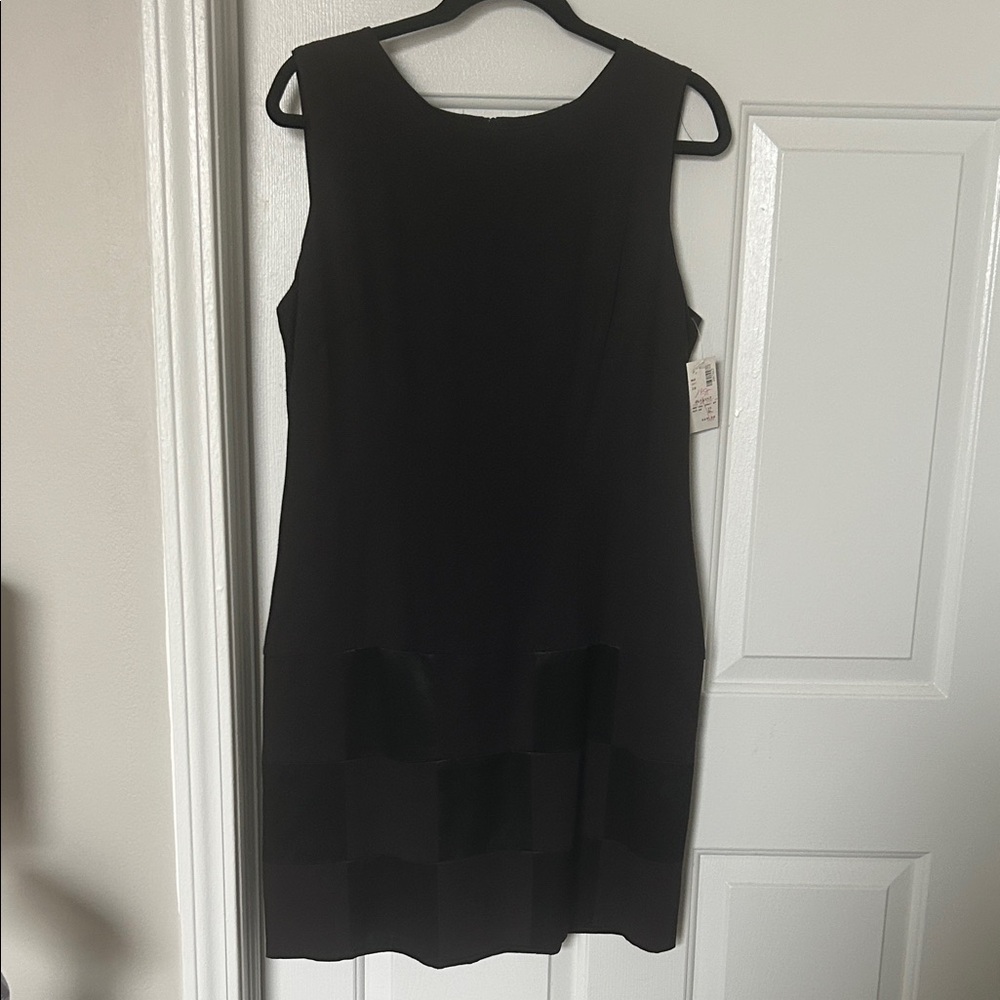 Ronni Nicole Elegant Black Mini Dress